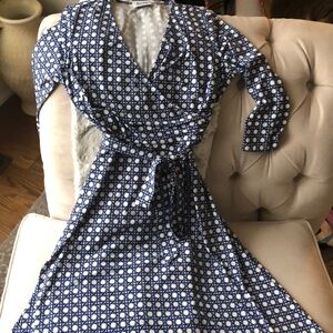 Leota S v neck wrap dress with tie blue white